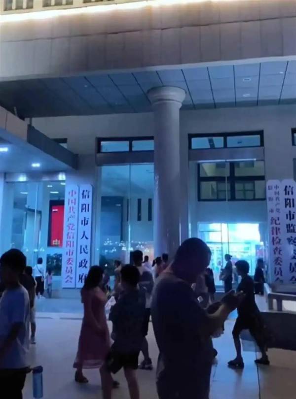 九游体育-河南一市委市政府大院拆掉围墙市委：没什么稀奇
